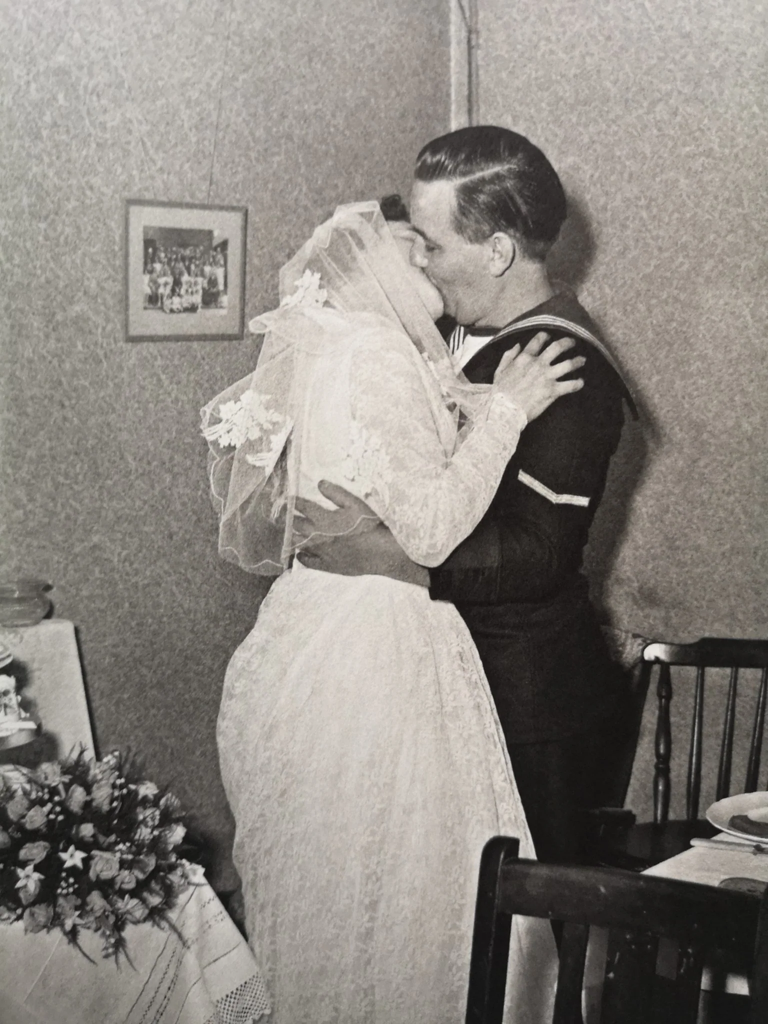 Hackney Kisses - Image 7