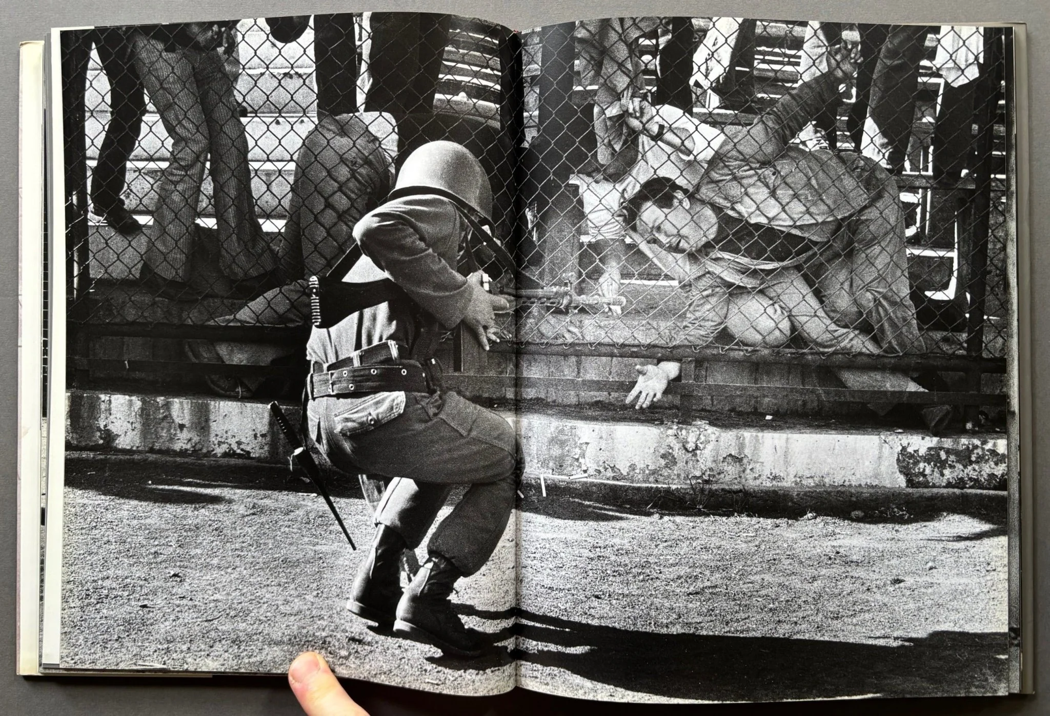 Koen Wessing: Monographs on Dutch Photographers series - Image 4