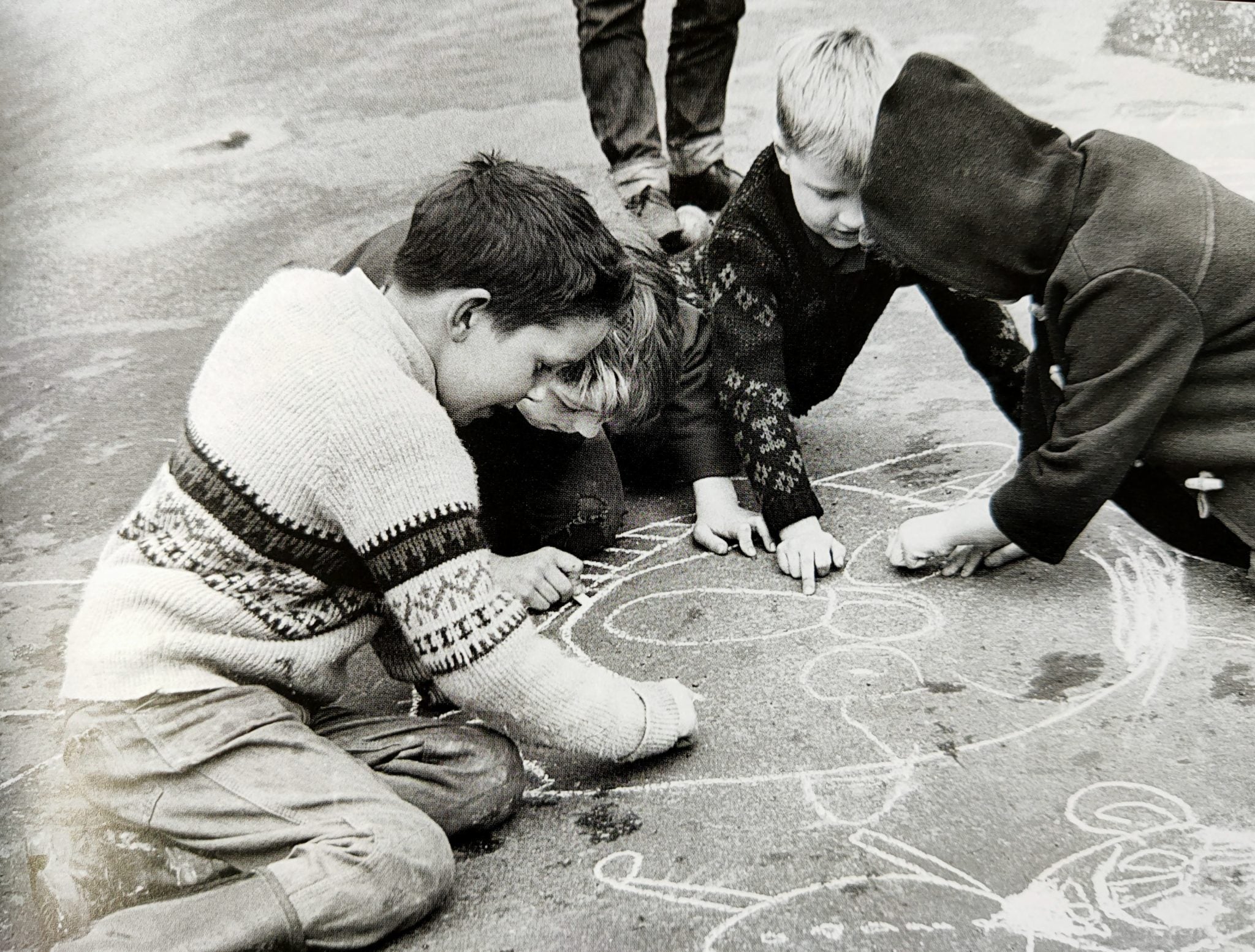 Paradise Street: The Lost Art of Playing Outside (Vintage Britain) - Image 3