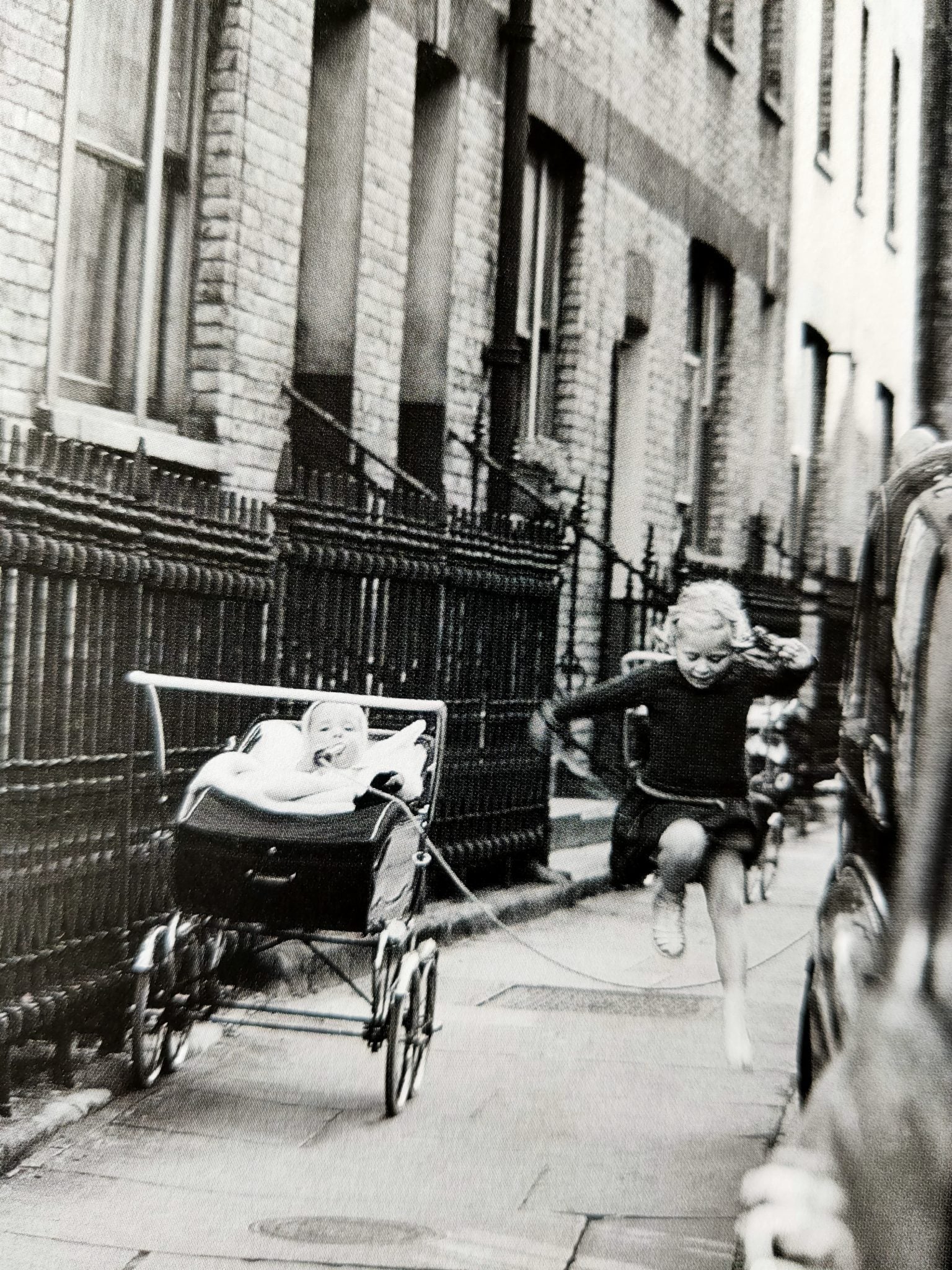 Paradise Street: The Lost Art of Playing Outside (Vintage Britain) - Image 9