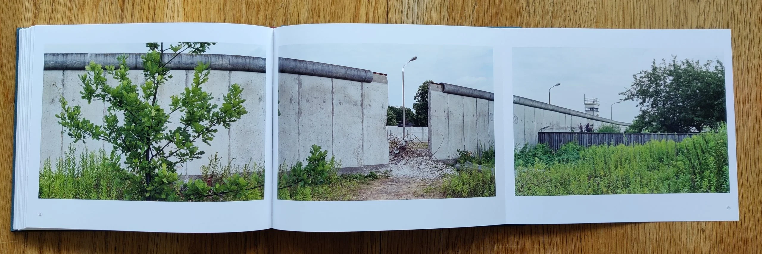 Standing by the Wall / Berlin 1990 - Image 5