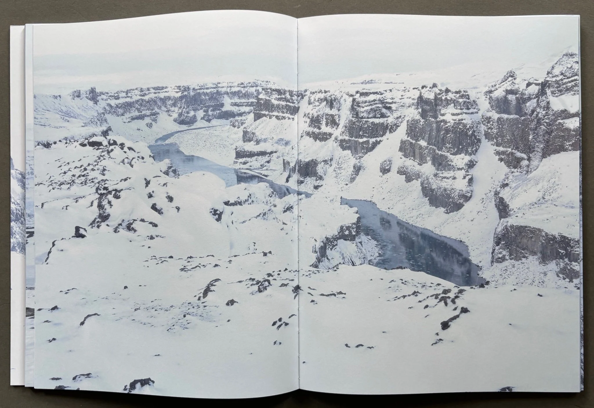 Vetur: Frozen Landscapes of Iceland - Image 2